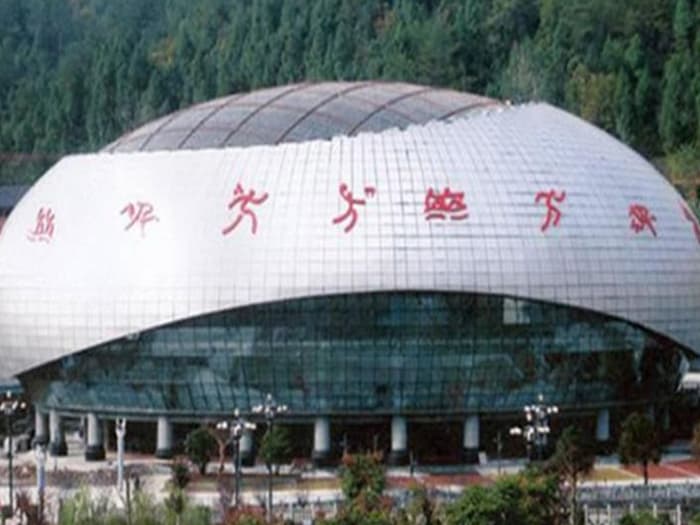 赤峰体育中心球形网架加工安装